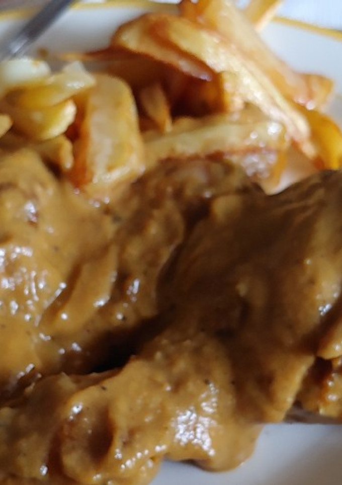 Una foto de Jamoncitos de pollo a la naranja, clavo y apio