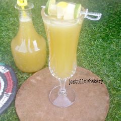 A picture of Apple lime juice.