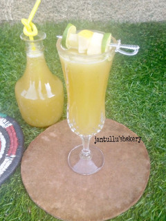 A picture of Apple lime juice.