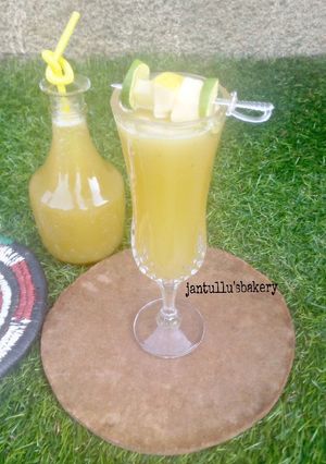 A picture of Apple lime juice.
