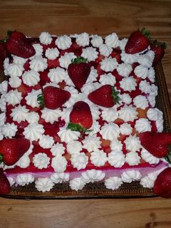 Una foto de Postre Peruano Riquísimo y Fácil 😁🍓🍓☺