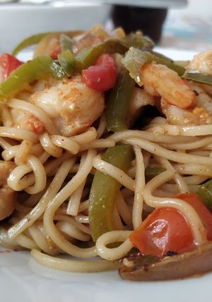 Foto principal de Wok de pollo y langostinos