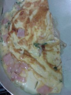 Una foto de Tortilla a la francesa con jamón y queso ♣Súper fácil!