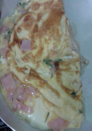 Una foto de Tortilla a la francesa con jamón y queso ♣Súper fácil!