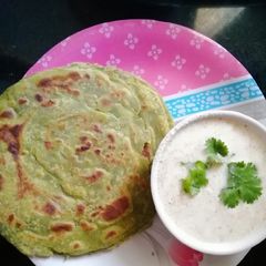 A picture of Palak laccha paratha.
