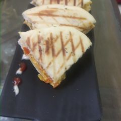 A picture of Stuffed Paneer kulcha.