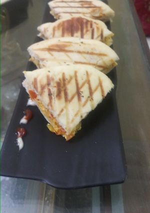 A picture of Stuffed Paneer kulcha.