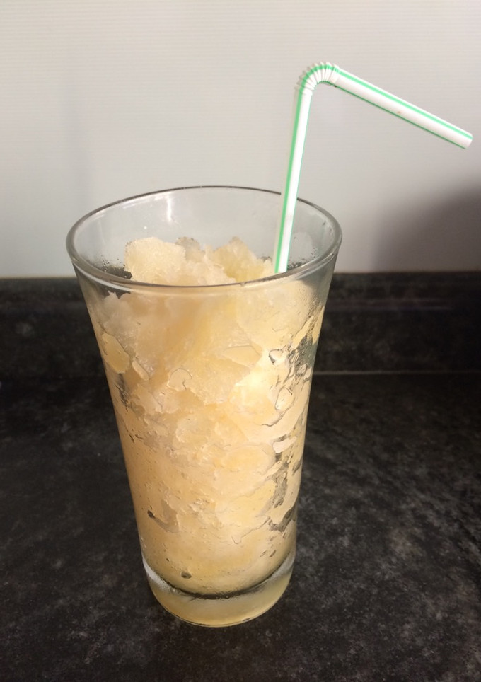 Una foto de Agua limón casero