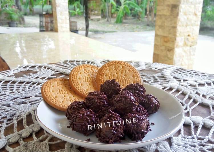 Bola Coklat Regal