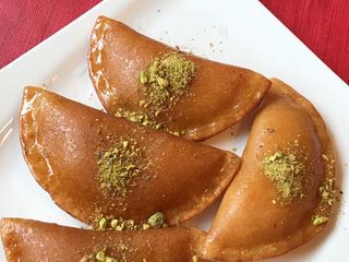 القطايف المقلية بحشوة الجوز