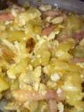 Revuelto de patatas con bacon y queso