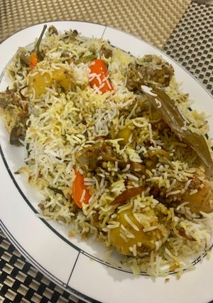 A picture of Green Chicken Biryani.