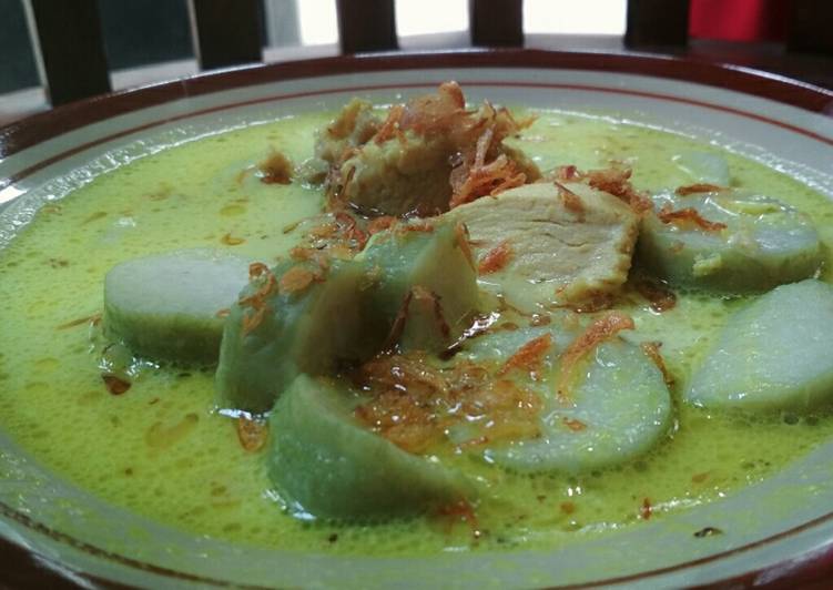 Lontong opor