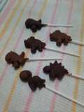 Chupetines de chocolate dinosauros