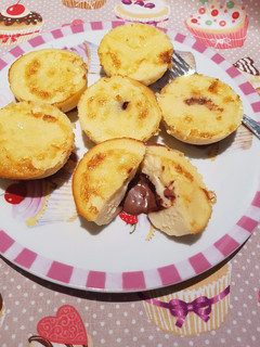 Una foto de Pastelitos de quesada rellenos de bombon