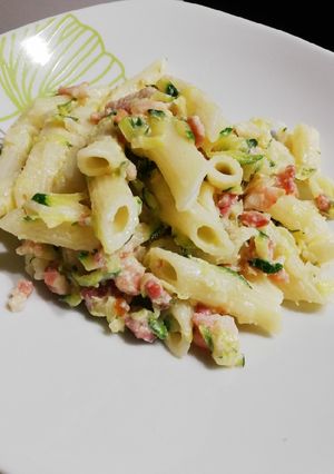 Tejszínes bacon-ös cukkinis penne recept fotója