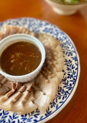 Hình của món Thịt Ba Chỉ Luộc Chấm Mắm Nêm.