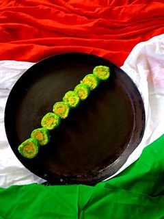કાજુ રોલ (Kaju Roll Recipe In Gujarati) રેસીપી મુખ્ય ફોટો
