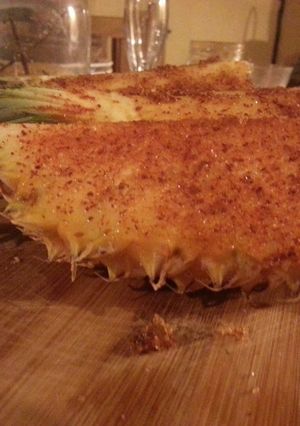 Une photo de Dessert Ananas Victoria caramélisée au piment d'espelette