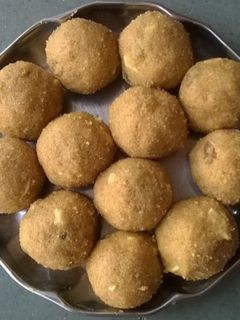 बेसन के लड्डू (Besan ke ladoo recipe in hindi) रेसिपी मुख्य फोटो