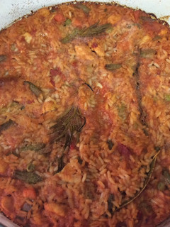 Una foto de Arroz horneado con pollo al romero🌿