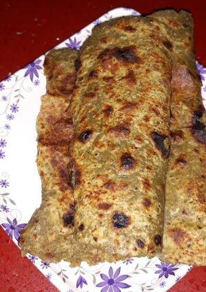 ग्रीन दाल के पराठे (Green dal ke parathe recipe in Hindi) रेसिपी मुख्य फोटो