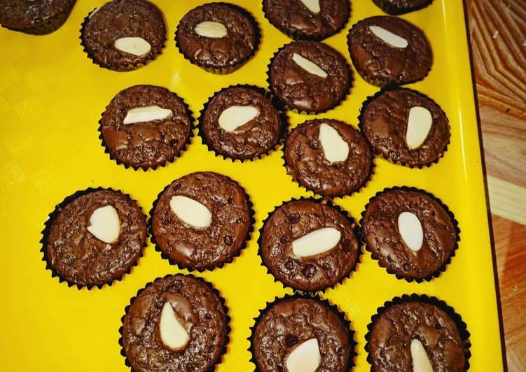 Langkah Mudah untuk Menyiapkan Brownies kering mini yang Bisa Manjain Lidah
