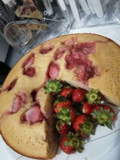 عکسی از دستور کیک توت فرنگی🍓🍓 بدون فر 🍓🍓