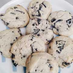 รูปของ Cookies and cream cheesecake cookies
