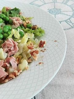 Una foto de Ensalada de guisantes y atún