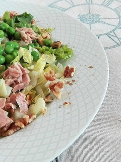 Una foto de Ensalada de guisantes y atún