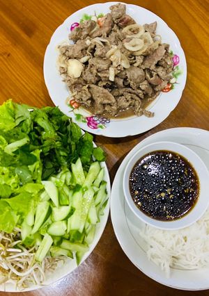 Hình của món Bún thịt bò xào nước tương.