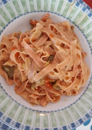 Foto di Tagliatelle alle barbabietole con carciofi,asparagi e melanzane