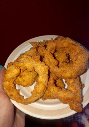 A picture of The perfect onion rings.