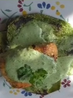 Una foto de Salmón en salsa verde