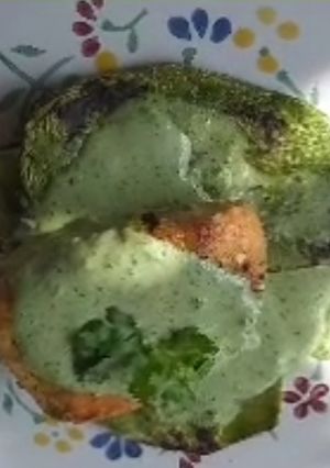 Una foto de Salmón en salsa verde