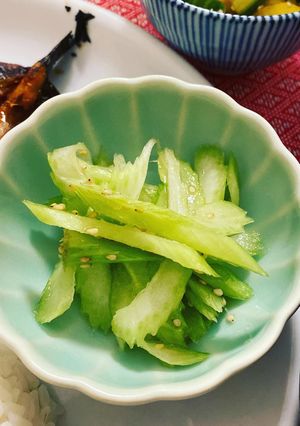 A picture of Quick celery salad - sasame oil flavoured セロリの中華和え.