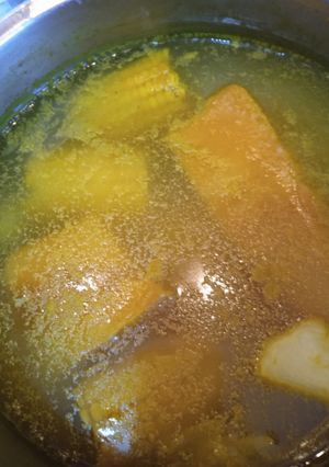 Una foto de Sopa de verduras 🧅🥕🧅🧅🧅🥕
