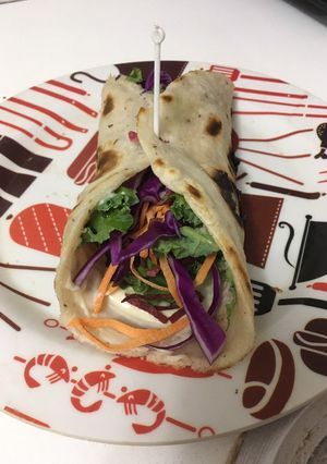 Una foto de Panqueques salados y verduras frescas (Sin TACC / Gluten Free / Vegan)