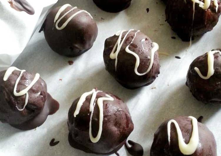 How to Prepare Quick Chocolate covered cheesecake truffles