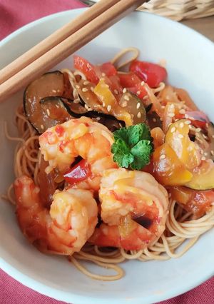 Une photo de Nouilles crevettes sauce aigre douce