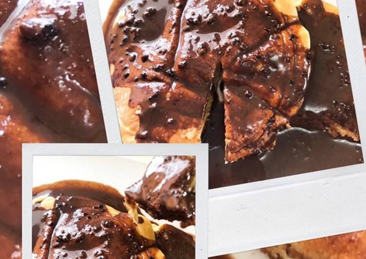 Japanese soufflé pancake with chocolate sauce