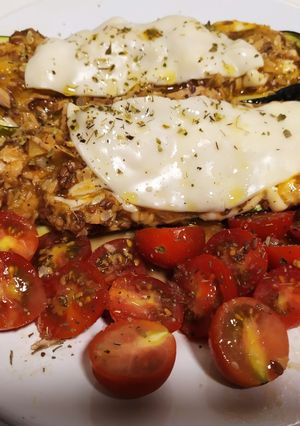Foto principal de Calabacines rellenos de atún en el microondas