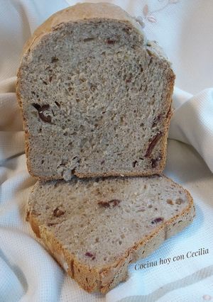Foto principal de Pan con dátiles elaborado en la panificadora
