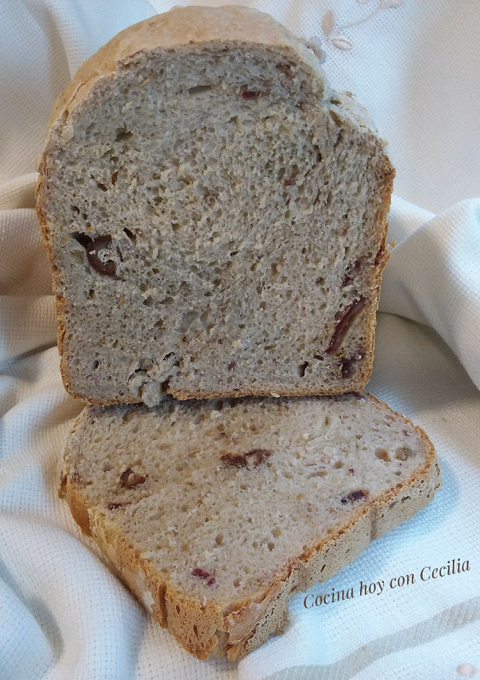 Una foto de Pan con dátiles elaborado en la panificadora