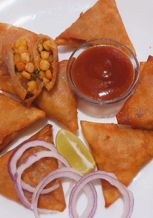 A picture of Surati Chana Dal Samose.