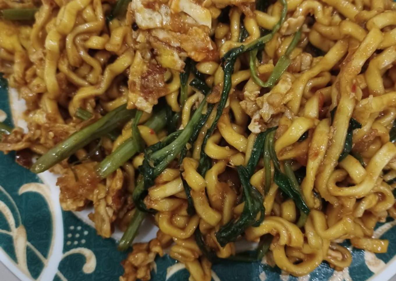 Mie goreng kangkung pedas