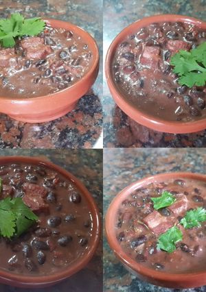 Una foto de Feijoada / porotos negros / frijolada