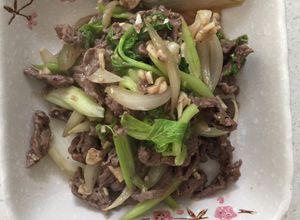 Hình của món Thịt bò xào hành tây, cần tây siêu nhanh.