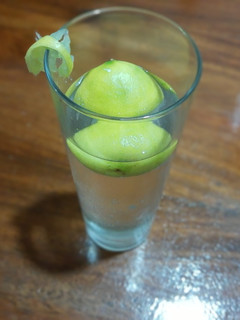 Una foto de Agua de limón 🍋